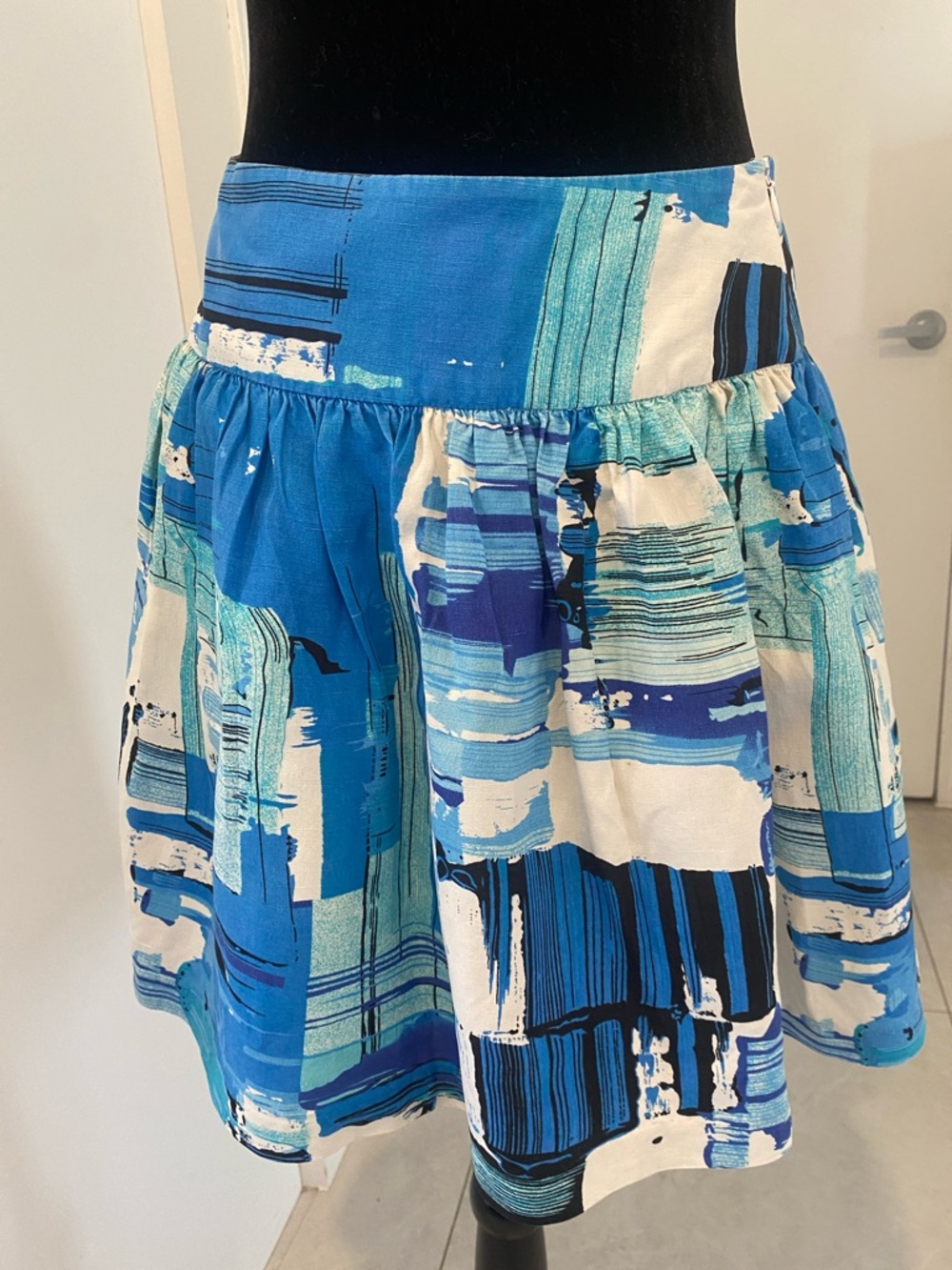 KENZIE Silk & Cotton mini-skater skirt abstract design multi blues Size 4